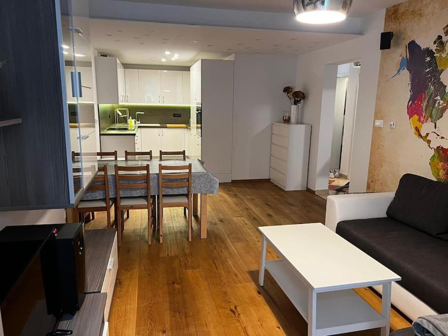 Porec, Tolle 3 Zi-Whg, Sehr Zentral, Top Zustand! Mit Internet Und W-Lan! Exterior foto